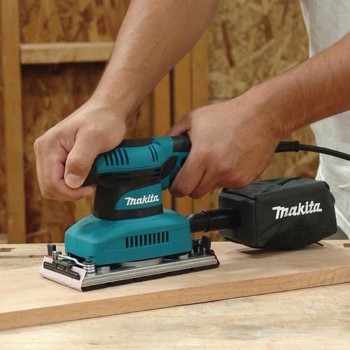 Lixadeira orbital para uso de lixa 93 x 228 mm 190 watts com coletor de p� - BO3710  110V