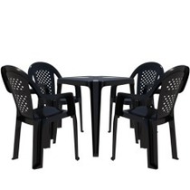 Conjunto de mesa Coruripe com 4 cadeiras pl�sticas com bra�o